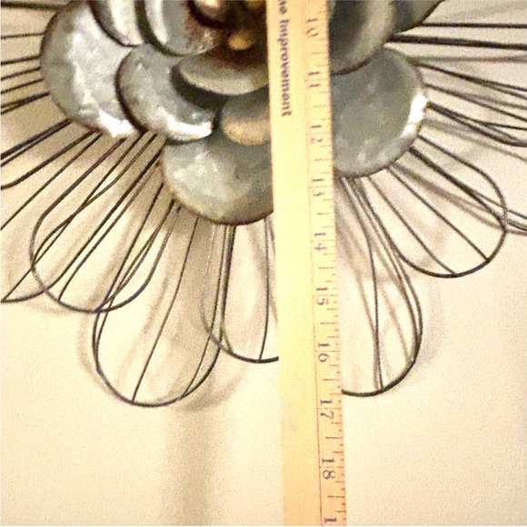 Set of 2 Floral Wire Wall Decor Silver Gold Jumbo Flowers - Picture 8 of 9